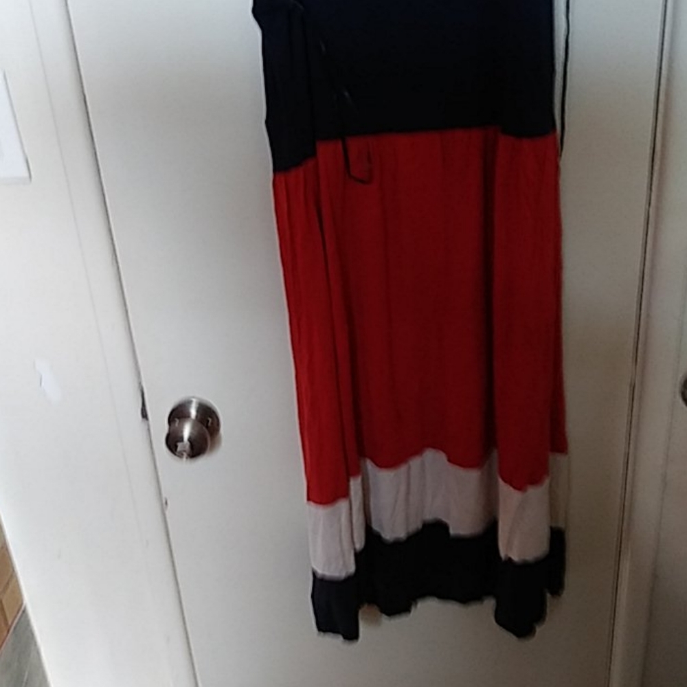 Dress - Picture 3 of 3